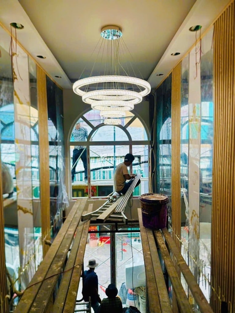 Bán nhà Âu Cơ - Sát MT đường lớn - 32m2 - 2 Tầng - HXH - Vị Trí kinh doanh tốt - Chỉ 4.2 Tỷ