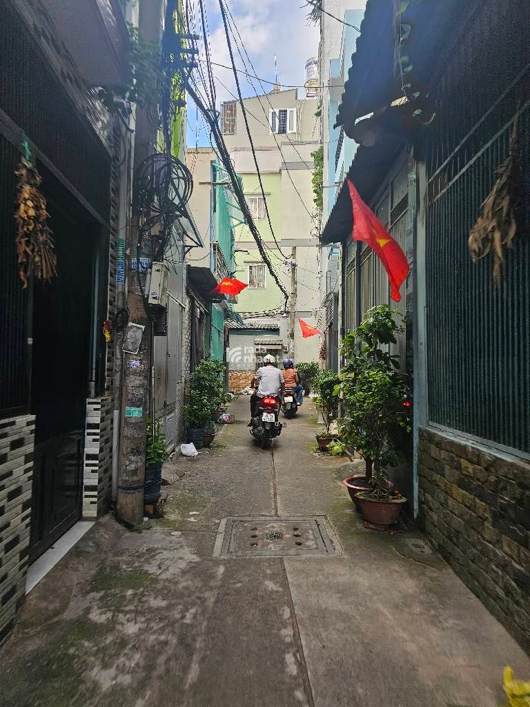 HẺM XE HƠI SÁT NHÀ, LẠC LONG QUÂN, TÂN BÌNH, 7M BỀ NGANG CÓ KC Ở NGAY. GIẢM 350TR CHỈ CÒN 4.6T 