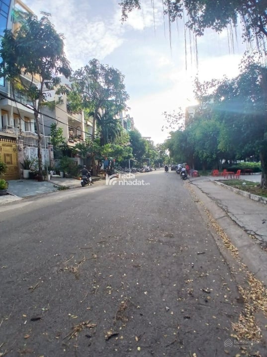 Chỉ 13,5 tỷ nhà 4 tầng đường Số 20 Q6, đối diện công viên (4x19)