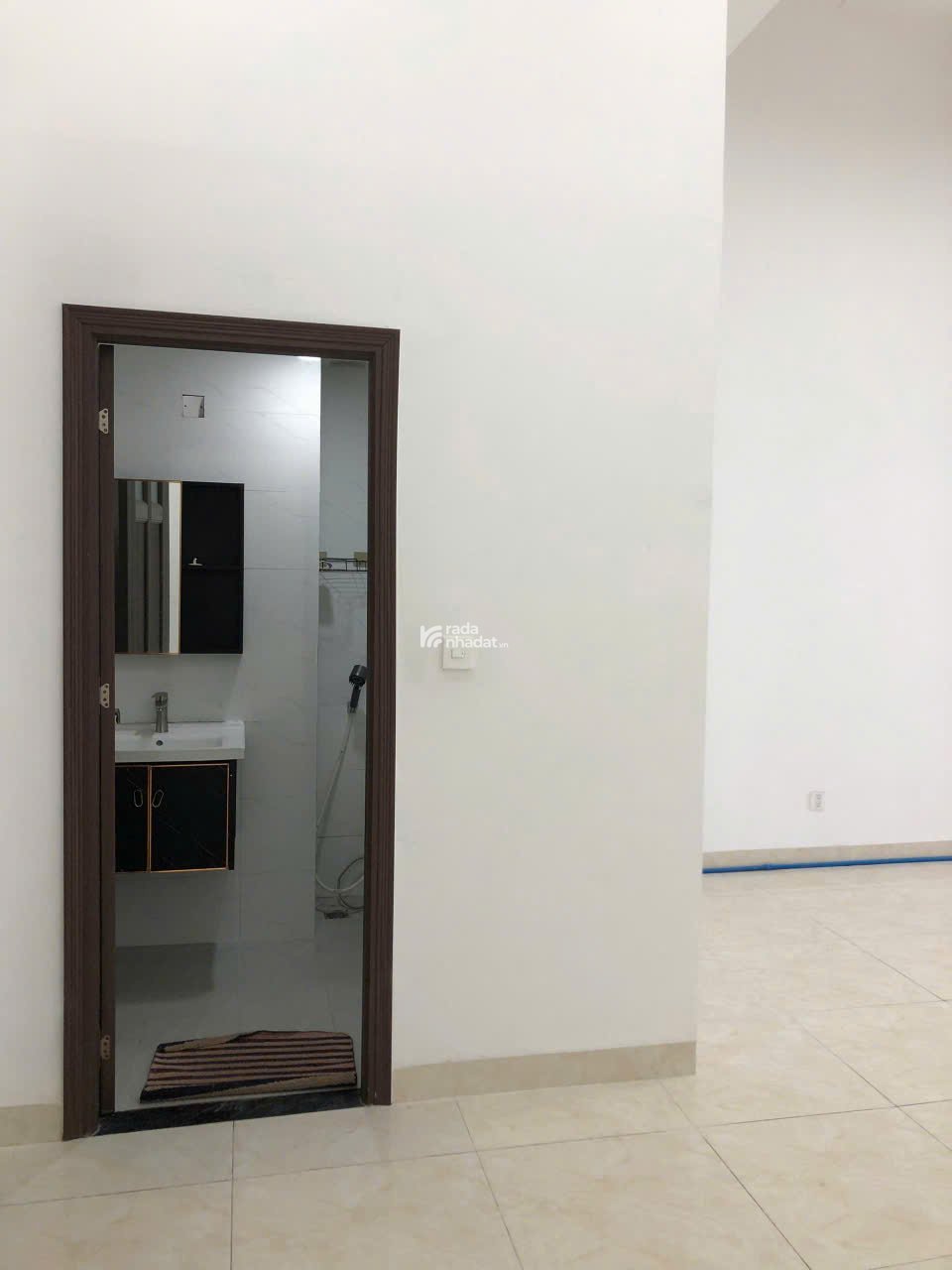 Chính chủ Cho thuê SH M7 lầu 2 diện tích 50m2 đã hoàn thiện, có máy lạnh  rèm cửa  toilet. 17tr/th