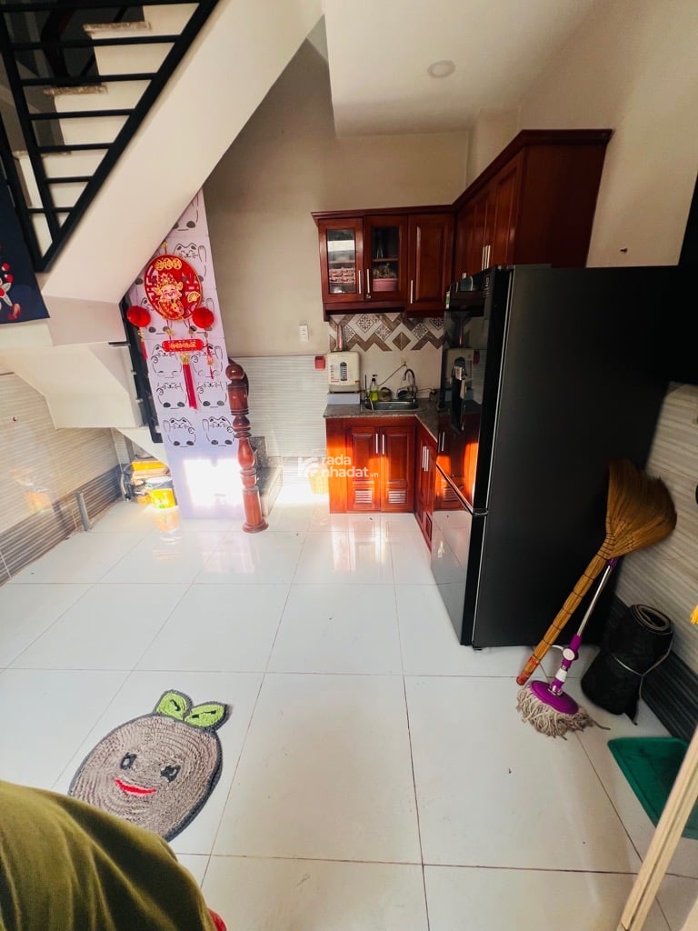 B.án N.hà dương bá trạc, F1, q8. 3 tầng 3WC, , SHR, kg quy hoạch , hổ trợ vậy bank. Nhỉnh 2tỷ , 