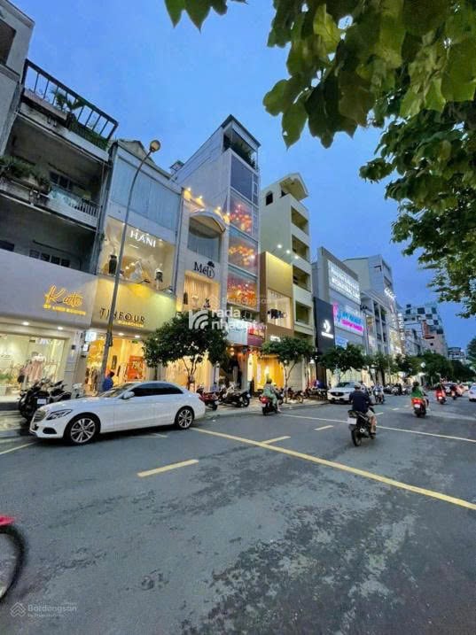 Bán nhà hẻm xe tải 10m Giá 14.5TỶ DT(3.5x16m) 5 tầng 9PN Cao Thắng Q10