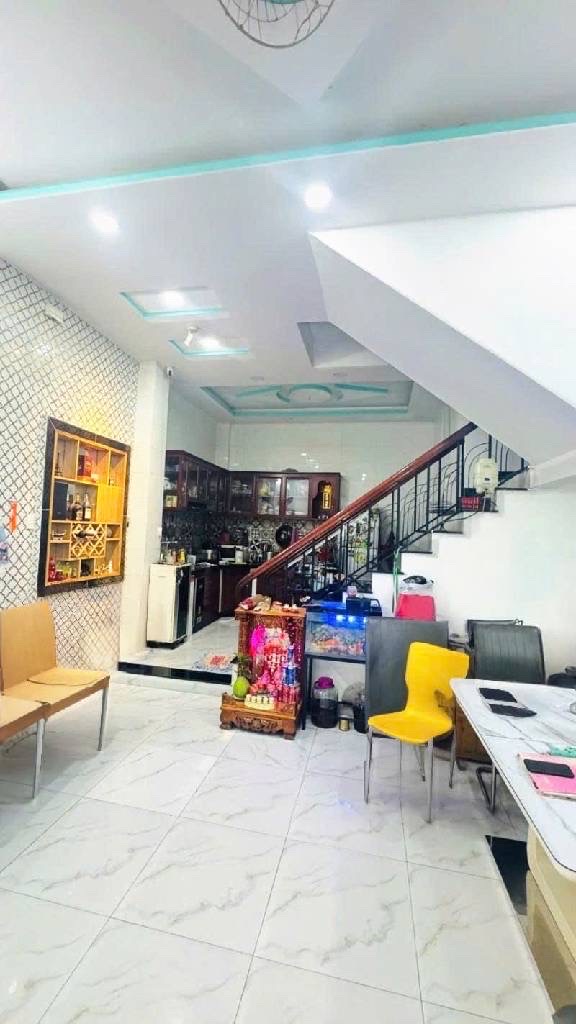 TRUNG TÂM Q11 3 TẦNG BTCT 5.5M VÀI BƯỚC RA HẺM THÔNG - ĐỐI DIỆN UBND