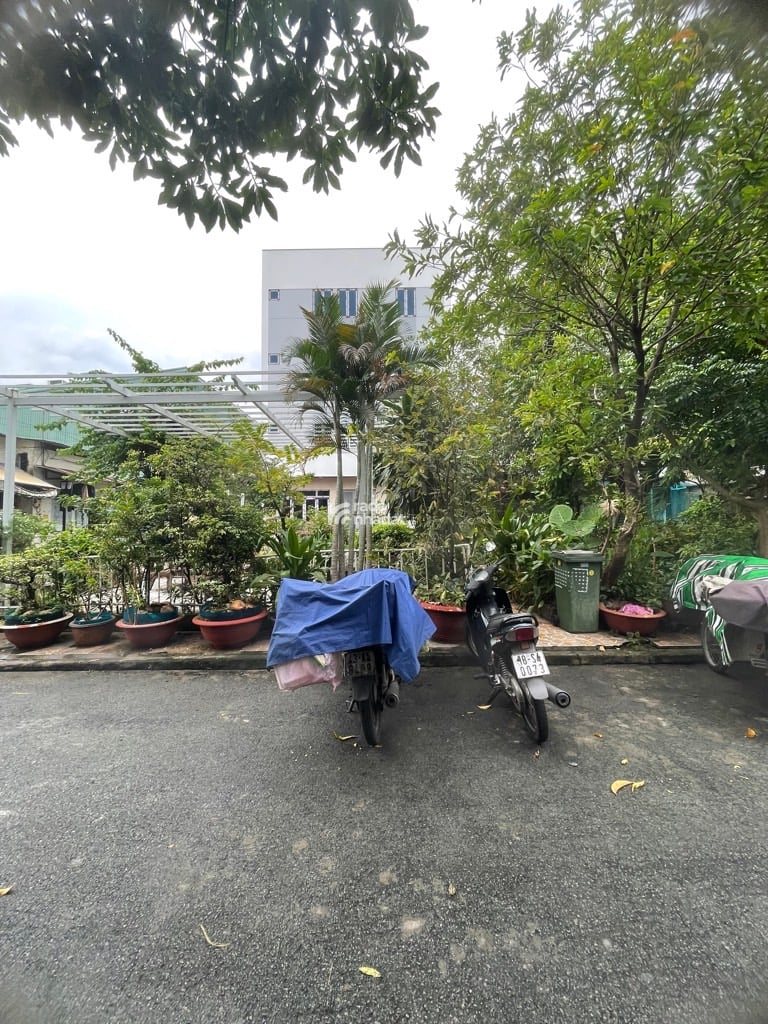 HẺM XE HƠI LÊ TRỌNG TẤN, TÂN PHÚ, CHUẨN 64M2 HIẾM CÓ. GIẢM 550TR CHỈ CÒN 9.6T TL TỐT