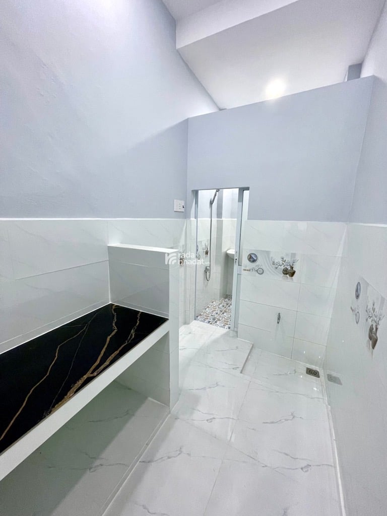 HẺM XE HƠI SÁT NHÀ, LẠC LONG QUÂN, TÂN BÌNH, 22M2 CÓ KC Ở NGAY. GIẢM 350TR CHỈ CÒN 2.8T TL 