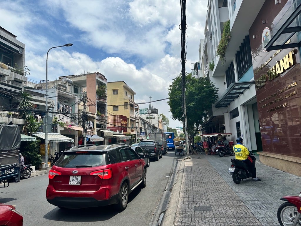 BÁN NHÀ MẶT TIỀN CAO VĂN LẦU 71M2 5 TẦNG 17 TỶ TRUNG TÂM QUẬN 6