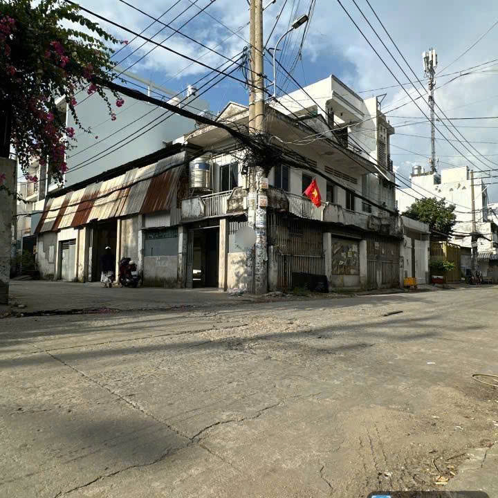 BÁN NHÀ CẤP 4,LÔ GÓC,ĐƯỜNG MÃ LÒ,BÌNH TÂN (180m2 - 9,6m x 20m) 10,4 TỶ