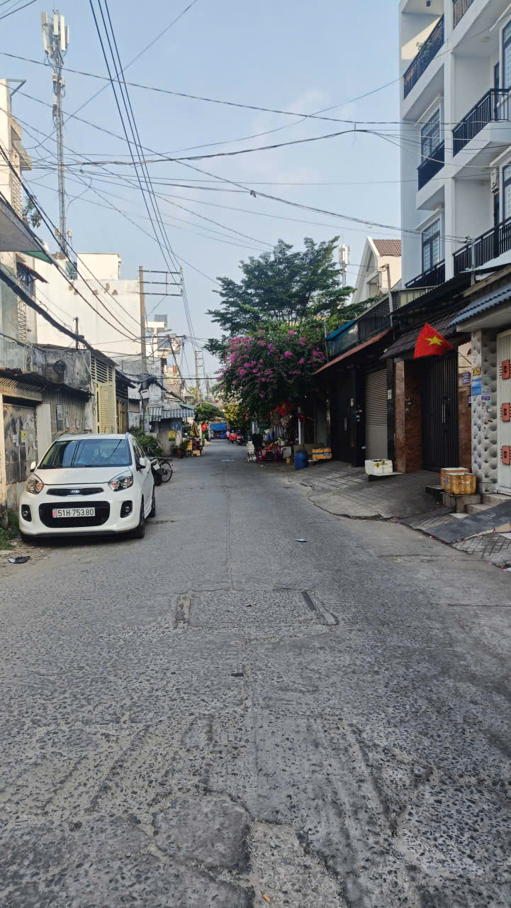 BÁN NHÀ CẤP 4,LÔ GÓC,ĐƯỜNG MÃ LÒ,BÌNH TÂN (180m2 - 9,6m x 20m) 10,4 TỶ