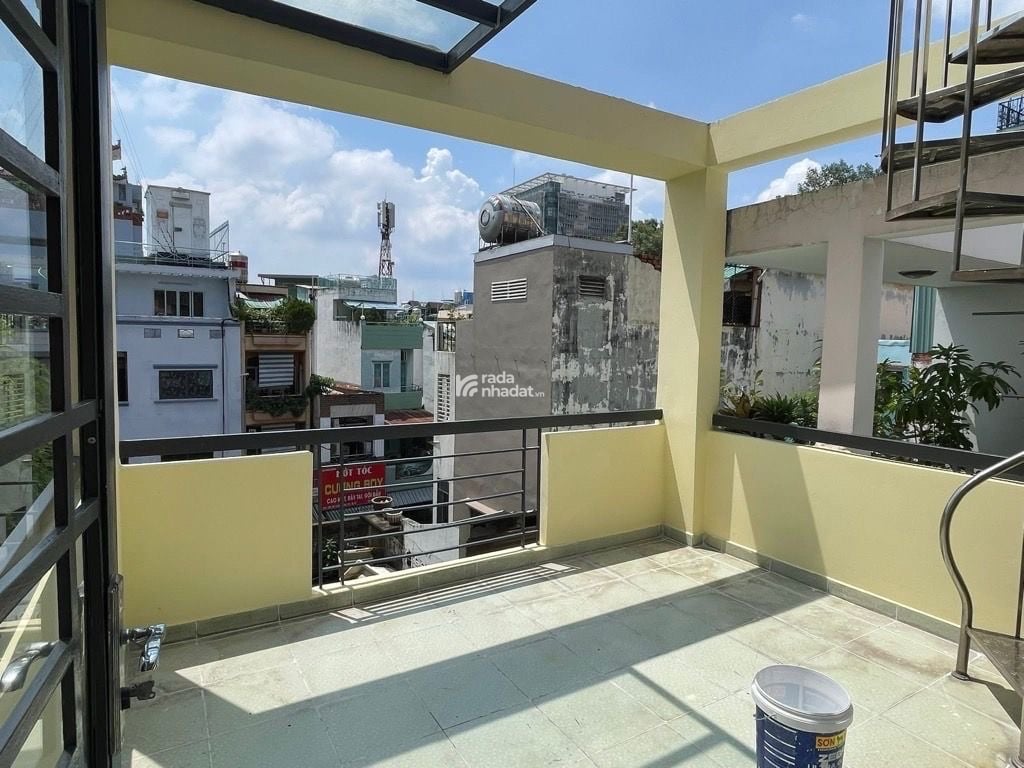 NHÀ ĐÚC BTCT, VỊ TRÍ ĐẸP TRUNG TÂM QUẬN ĐI LẠI THUẬN TIỆN