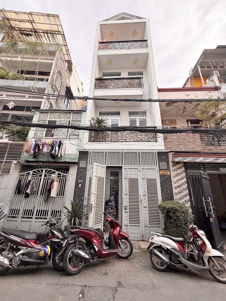 Hẻm xe hơi, ô tô vào tận nhà thậm chí xe hơi ngủ trong nhà
