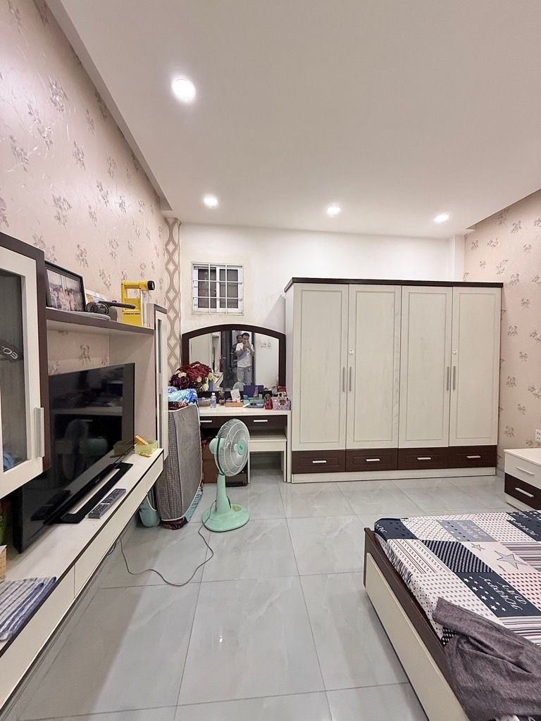 Hẻm xe hơi, ô tô vào tận nhà thậm chí xe hơi ngủ trong nhà