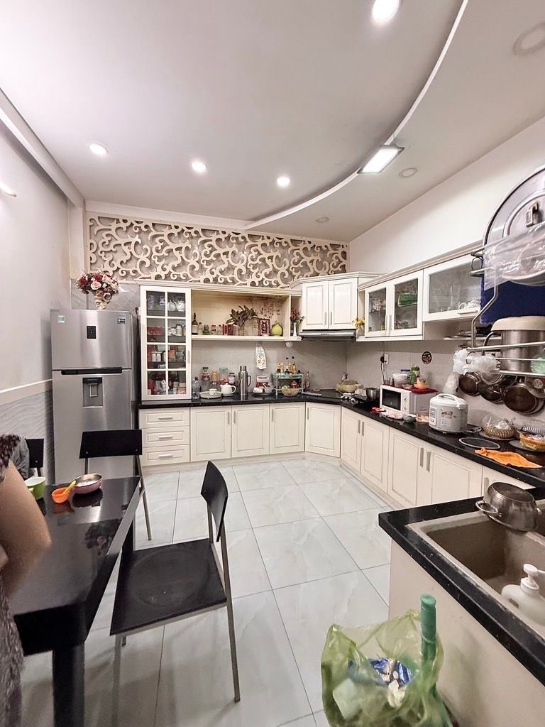 Hẻm xe hơi, ô tô vào tận nhà thậm chí xe hơi ngủ trong nhà