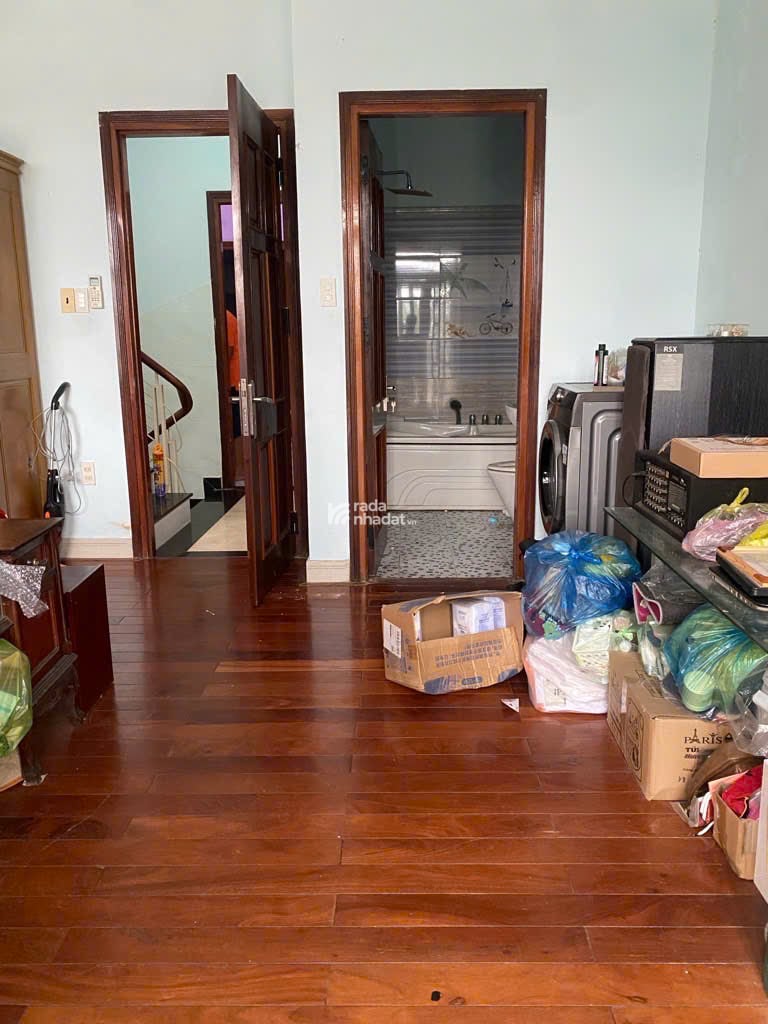 Bán nhà mặt tiền đường số 11 Hiệp Bình Chánh, Thủ Đức, 113m2, 3 tầng 4PN 4WC, đường xe hơi tránh