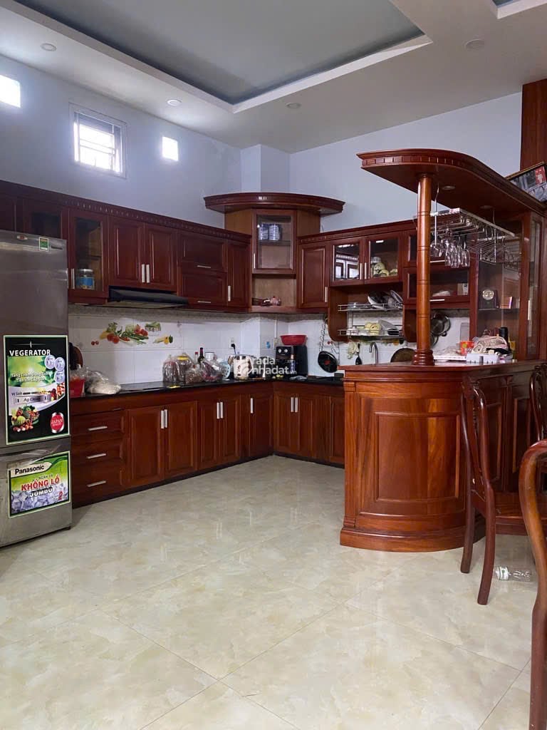 Bán nhà mặt tiền đường số 11 Hiệp Bình Chánh, Thủ Đức, 113m2, 3 tầng 4PN 4WC, đường xe hơi tránh