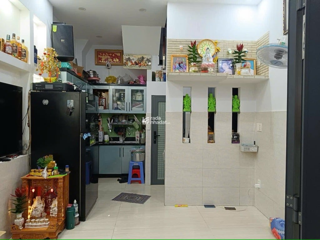 Bán nhà Đoàn Văn Bơ, 24m2; 4 tầng; 5 phút đến Quận 1; sổ hồng hoàn công