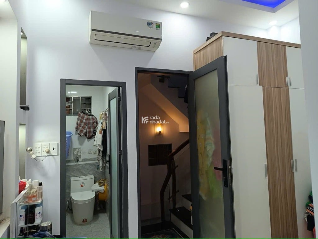 Bán nhà Đoàn Văn Bơ, 24m2; 4 tầng; 5 phút đến Quận 1; sổ hồng hoàn công