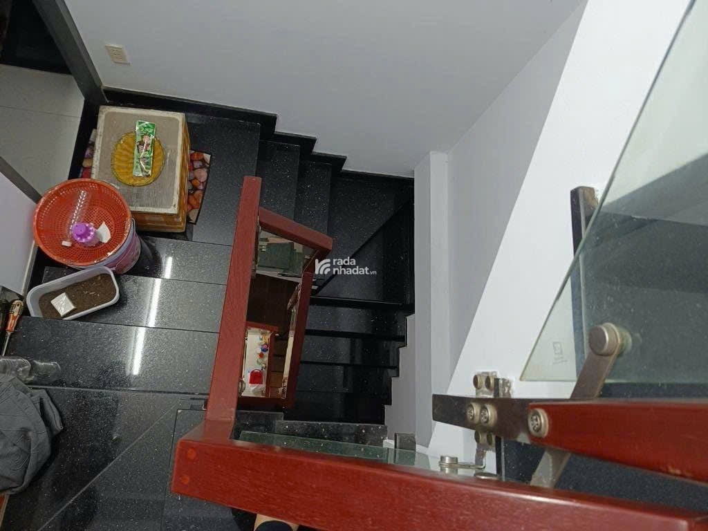 Bán nhà Đoàn Văn Bơ, 24m2; 4 tầng; 5 phút đến Quận 1; sổ hồng hoàn công