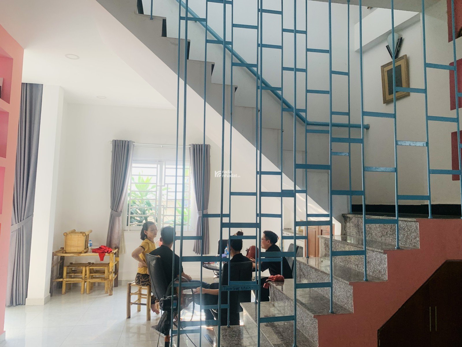 Bán Đất có Nhà và 9 Phòng Trọ, 270m2, Gần Quận 7, Xung Quanh là 6 trường Đại Học. Chỉ 10 Tỷ