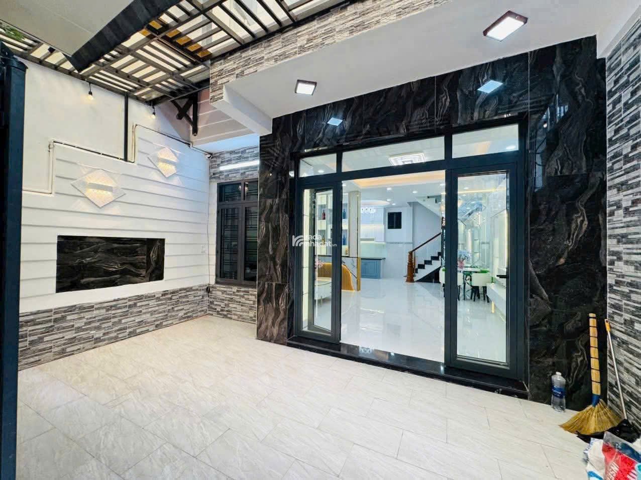 Nhà đẹp gần DH Marketing -thông số đẹp 5,7*12 - 4 lầu BTCT - khu dân trí có bãi ôtô - chỉ nhỉnh 6T