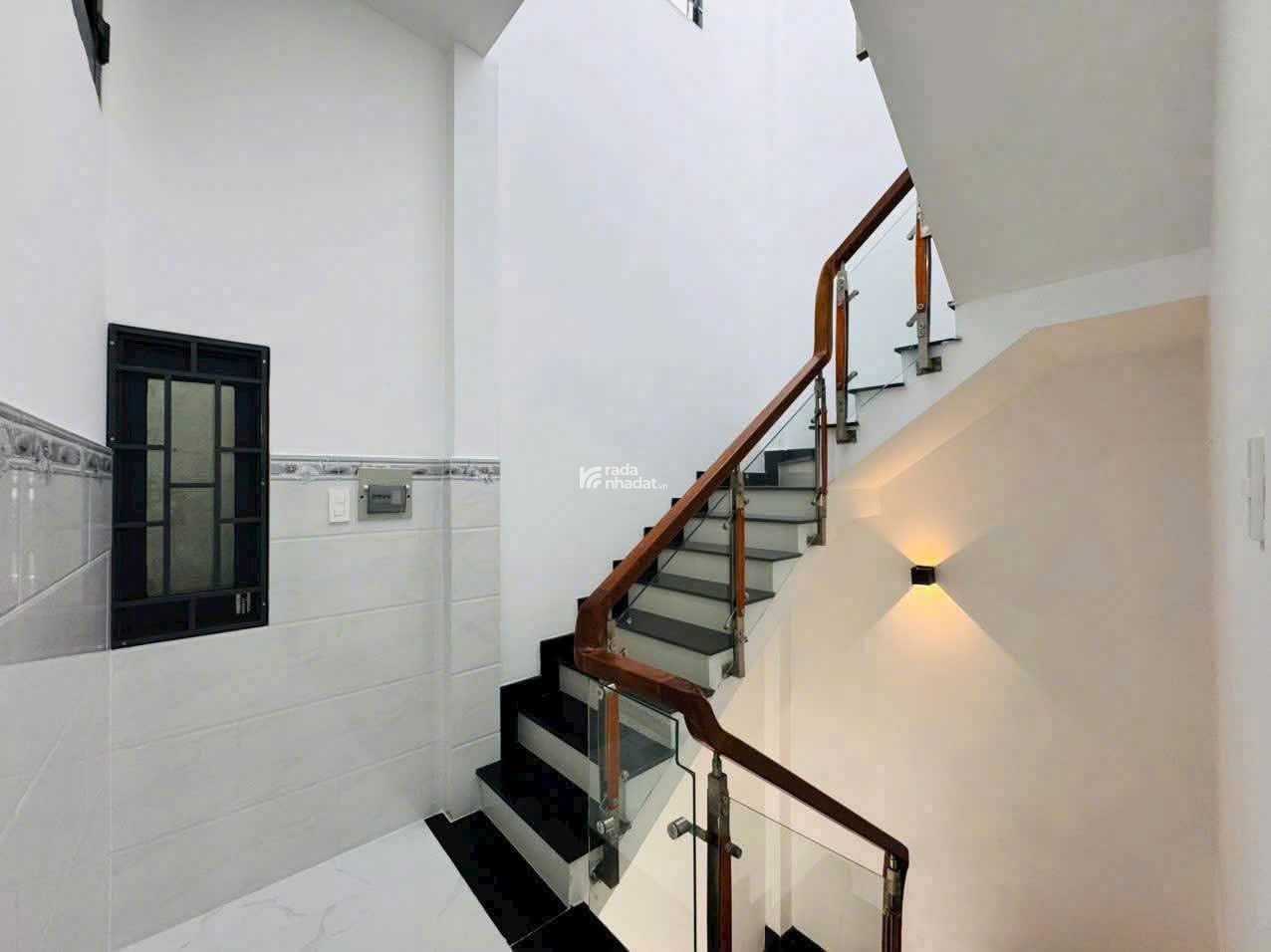 Nhà đẹp gần DH Marketing -thông số đẹp 5,7*12 - 4 lầu BTCT - khu dân trí có bãi ôtô - chỉ nhỉnh 6T