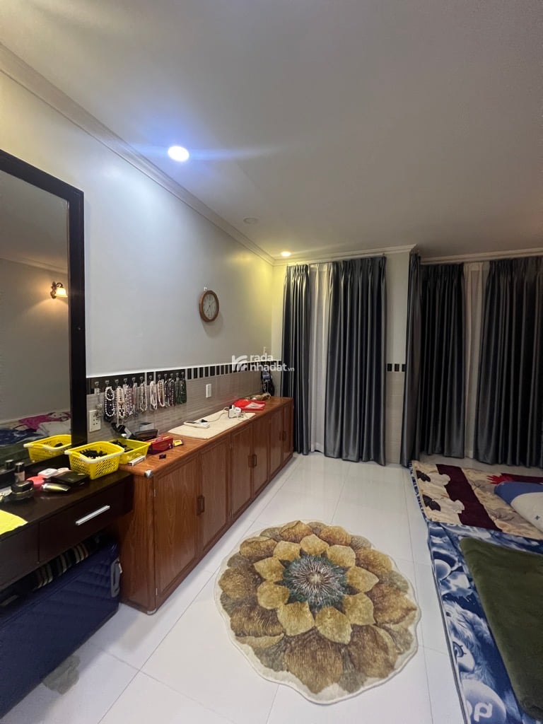 BÁN KHÁCH SẠN KẾ BÊN CHỢ BÌNH CHÁNH_ĐƯỜNG 10M KINH DOANH SẦM UẤT NGANG KHỦNG 12M HƠN 9,5 TỶ 