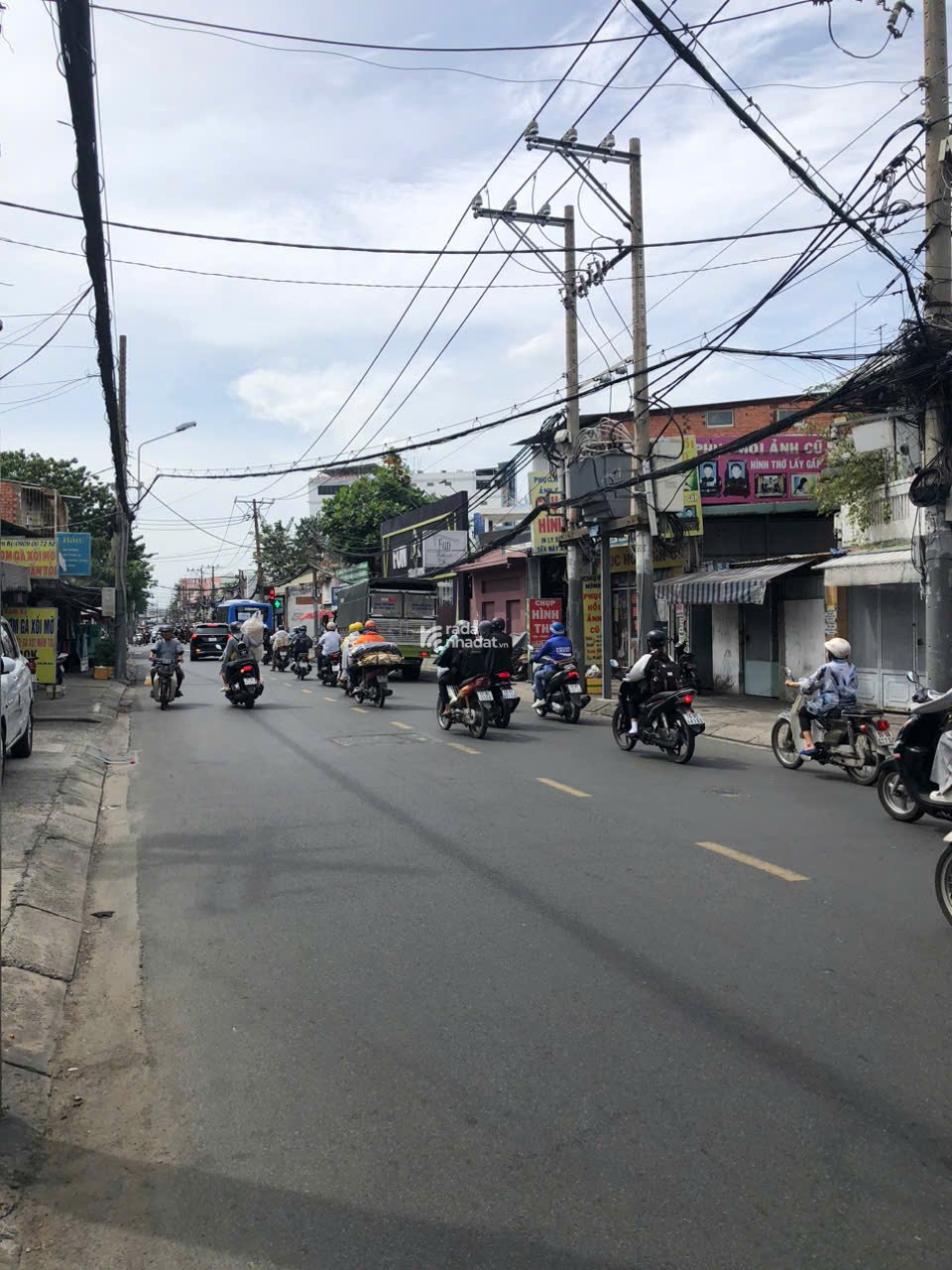 BÁN KHÁCH SẠN KẾ BÊN CHỢ BÌNH CHÁNH_ĐƯỜNG 10M KINH DOANH SẦM UẤT NGANG KHỦNG 12M HƠN 9,5 TỶ 