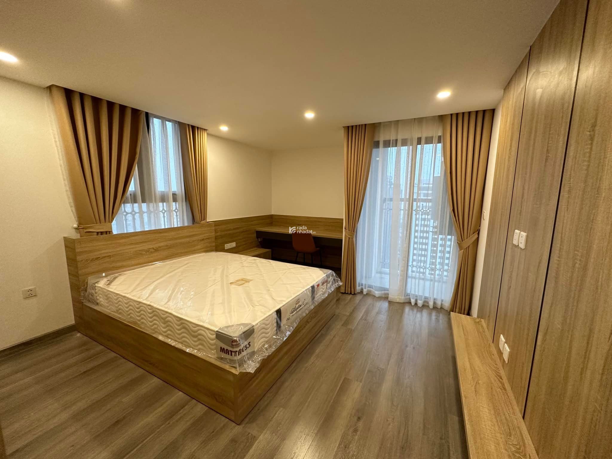 Cho thuê CH cao cấp tại tòa Platinum số 6 Nguyễn Công Hoan 115m2, 2PN, full đồ, view hồ giá 20 tr