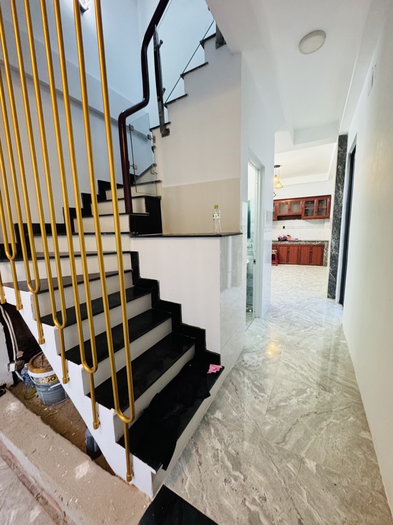 LÔ GÓC 4 TẦNG MỚI ĐẸP - MẶT TIỀN LỘ LỚN MÃ LÒ - Ở VÀ KINH DOANH.