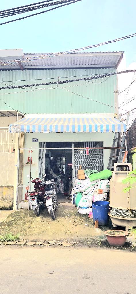 Sát mặt tiền Phan Anh, đường nhựa 8m, có vỉa hè. Gần chợ, trường học