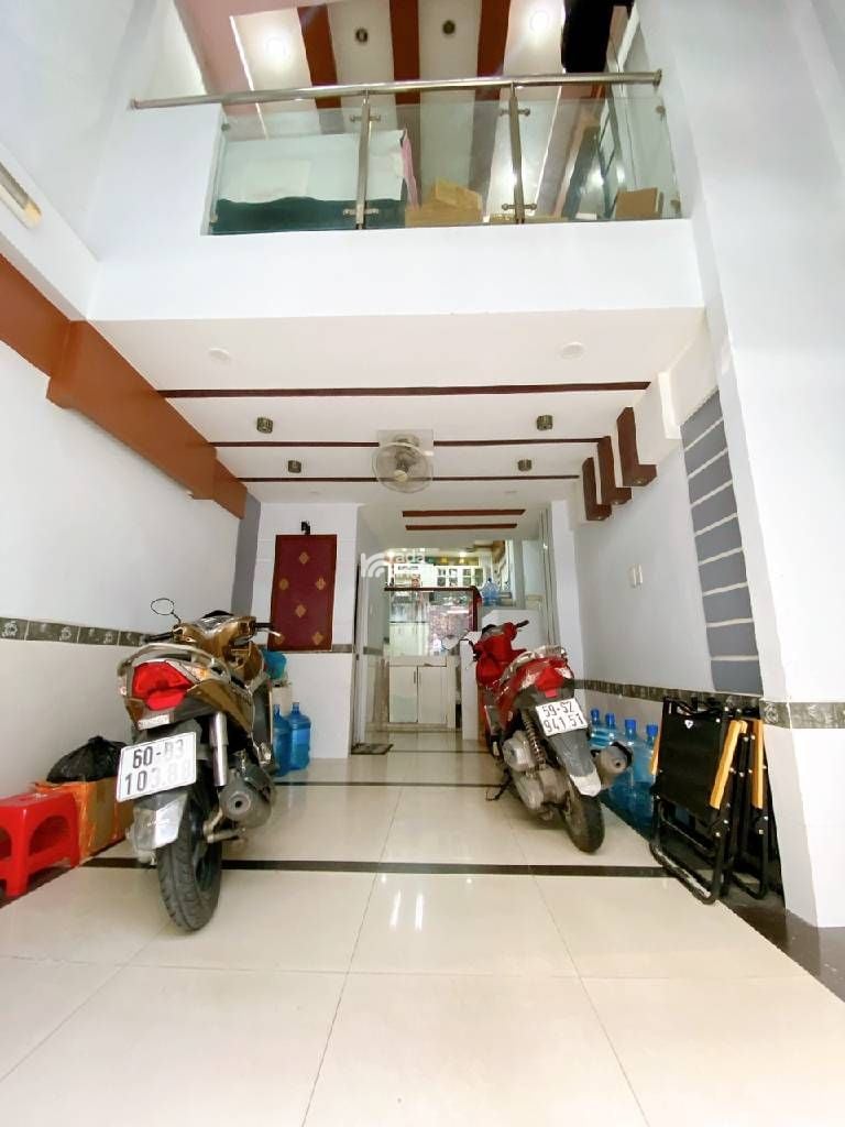 HẺM XE HƠI SÁT VÁCH. HOÀNG HOA THÁM, BÌNH THẠNH, 5 TẦNG MỚI Ở NGAY. GIẢM 550TR CHỈ CÒN 8.3T 