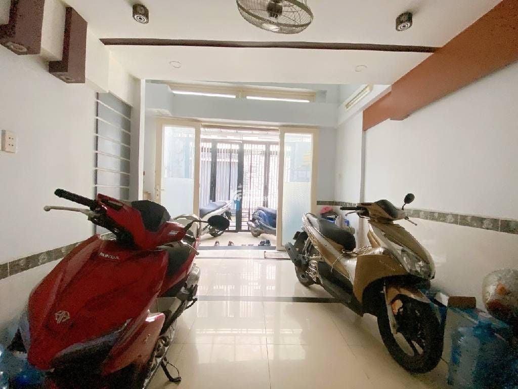 HẺM XE HƠI SÁT VÁCH. HOÀNG HOA THÁM, BÌNH THẠNH, 5 TẦNG MỚI Ở NGAY. GIẢM 550TR CHỈ CÒN 8.3T 