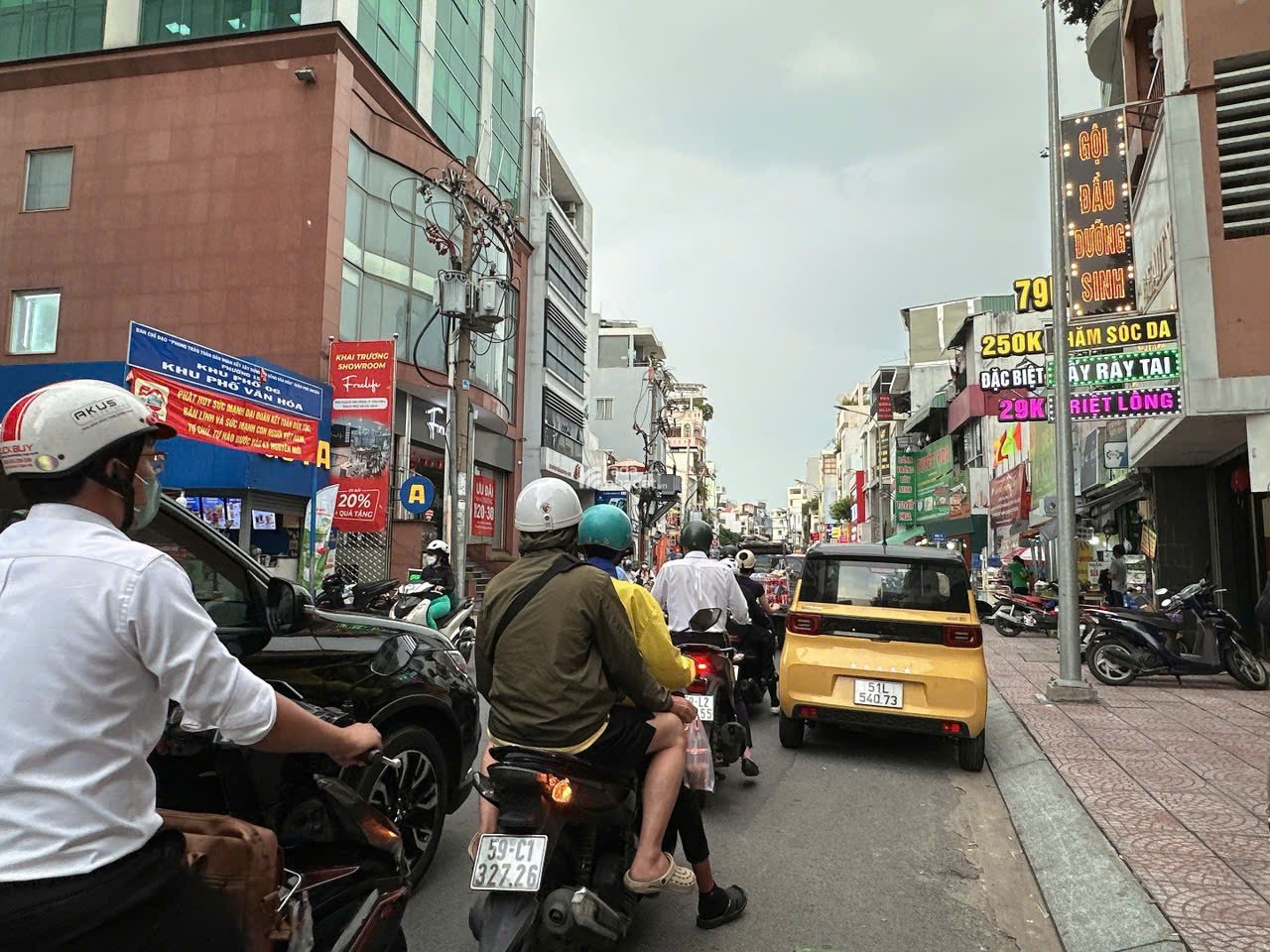 Chính chủ gửi bán nhà 1 sẹc Huỳnh Văn Bánh 4 lầu 84m2 ngay chợ Phú Nhuận KD đa nghề 15 tỷ.