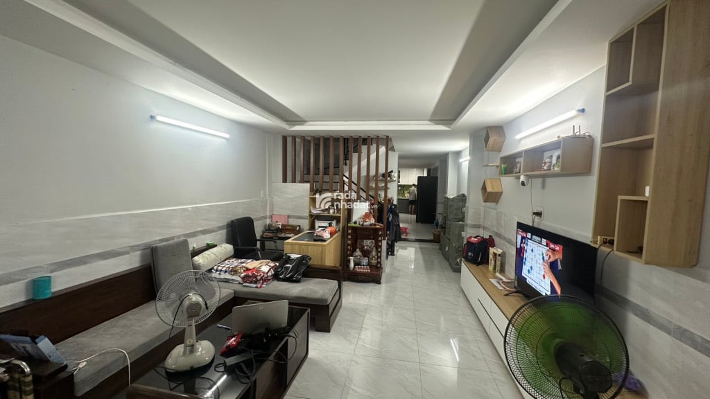 Chính chủ gửi bán nhà 1 sẹc Huỳnh Văn Bánh 4 lầu 84m2 ngay chợ Phú Nhuận KD đa nghề 15 tỷ.