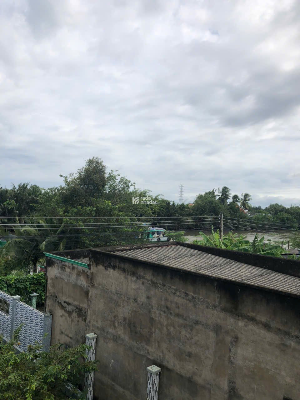 BÁN BIỆT THỰ 2 TẦNG HIỆN ĐẠI VIEW SÔNG ĐƯỜNG LỚN 10M NGANG 11M X DÀI 40M NHIK 5,5 TỶ