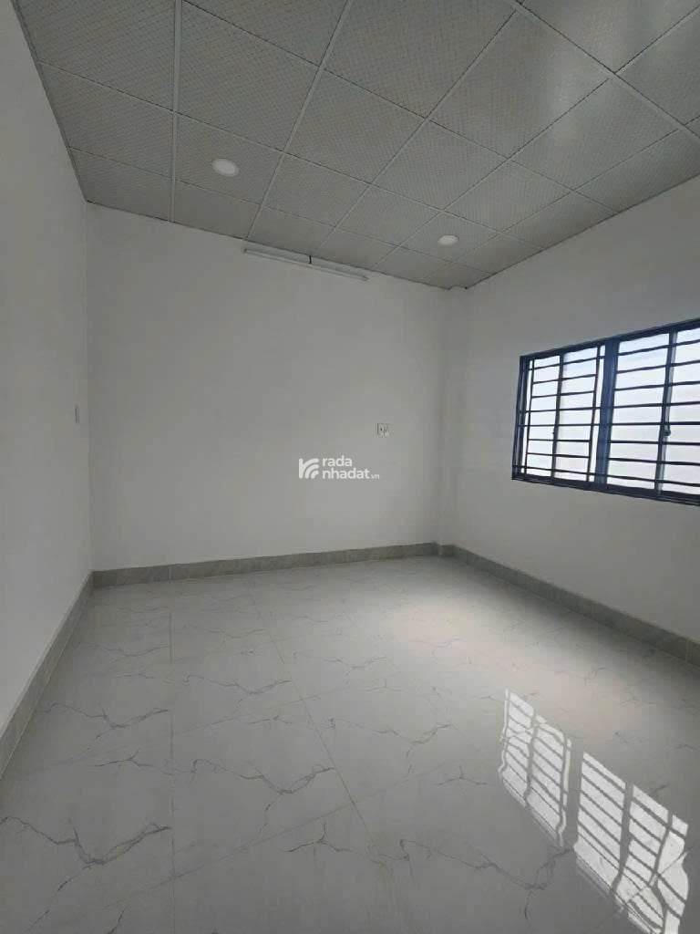 Nhà Tân Phú. 1 Trệt 1 Lầu. Xe hơi ngay cửa. 5,5m x 10m. Chỉ 5 tỷ.