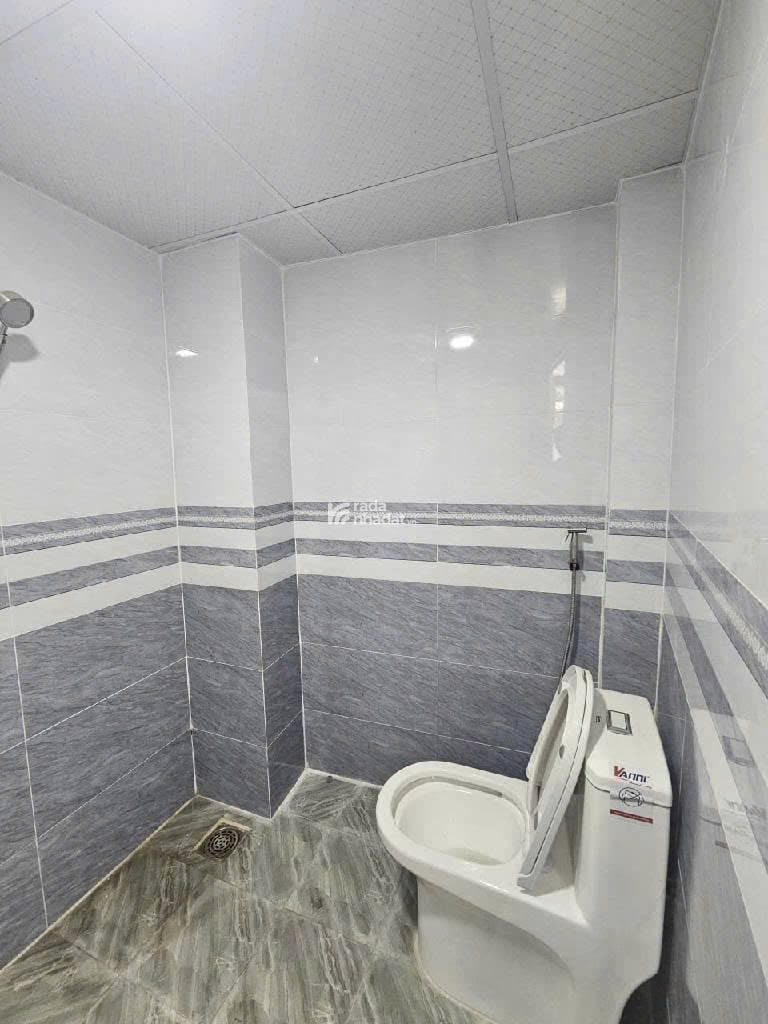 Nhà Tân Phú. 1 Trệt 1 Lầu. Xe hơi ngay cửa. 5,5m x 10m. Chỉ 5 tỷ.