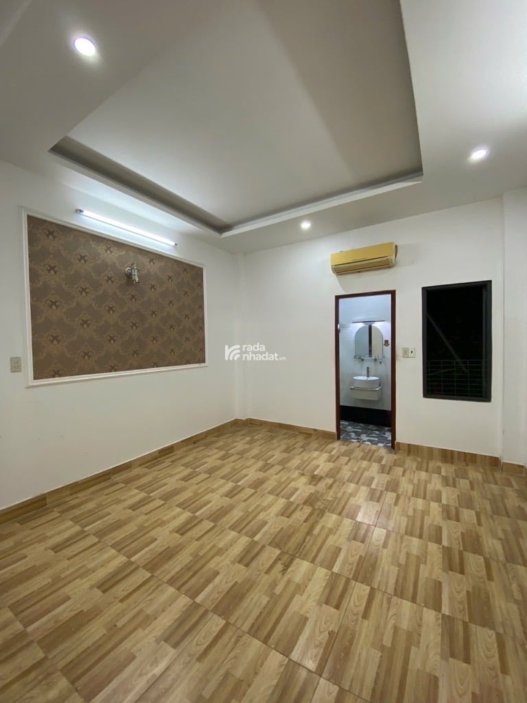 BÁN GẤP NHÀ LÊ VĂN QUỚI -BÌNH TÂN -HẺM XE HƠI -NGAY NGÃ TƯ 4 XÃ