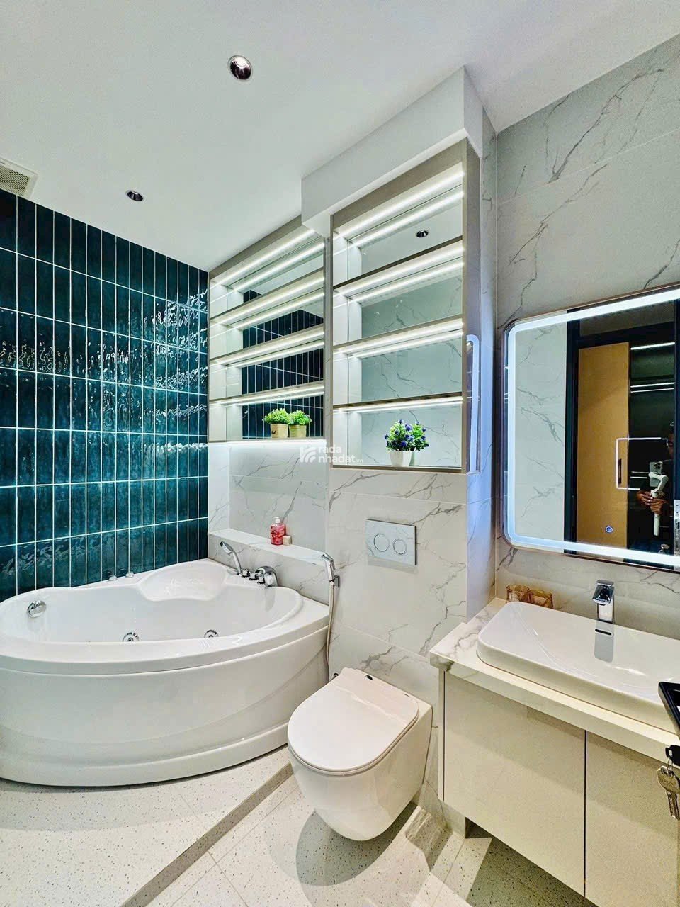 5 BƯỚC RA CÔNG VIÊN LÀNG HOA - NHÀ 6 TẦNG NHƯ HOTEL 5 SAO - 14.9 TỶ