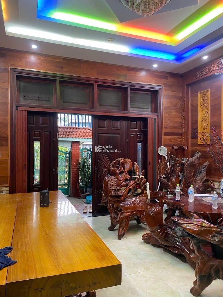 Bán nhà mặt tiền đường số 11 Hiệp Bình Chánh, Thủ Đức, 113m2, 3 tầng 4PN 4WC, đường xe hơi tránh