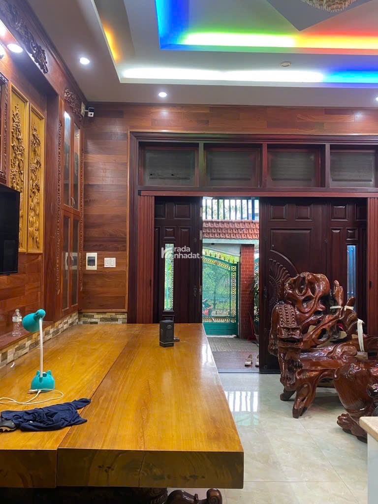 Bán nhà mặt tiền đường số 11 Hiệp Bình Chánh, Thủ Đức, 113m2, 3 tầng 4PN 4WC, đường xe hơi tránh