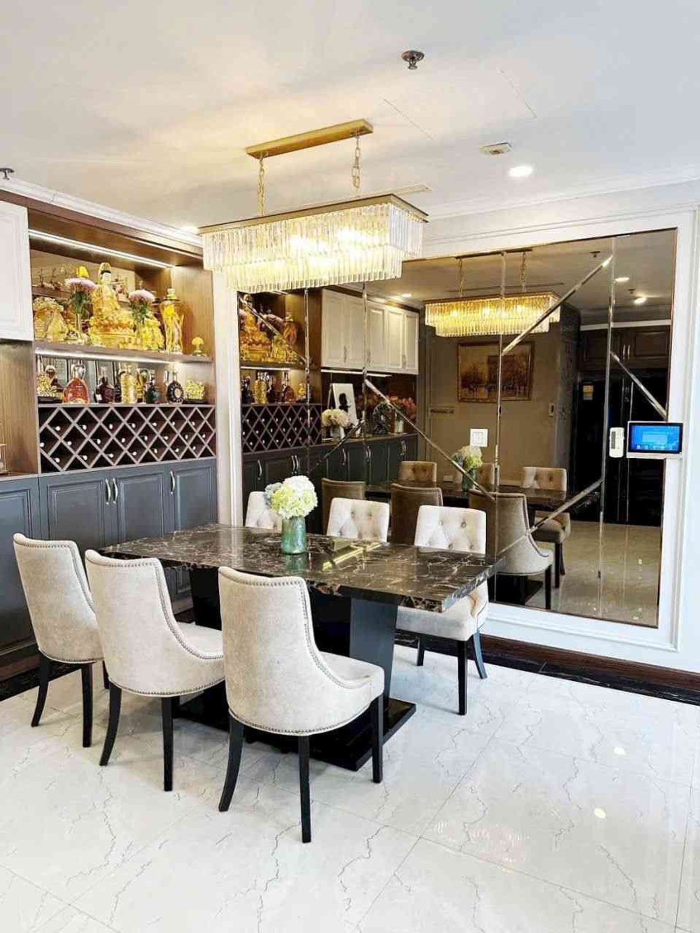NGAY LANDMARK 81, CC VINHOME, BÌNH THẠNH, 99M2 Ở NGAY. GIẢM 350TR CHỈ 16.6T