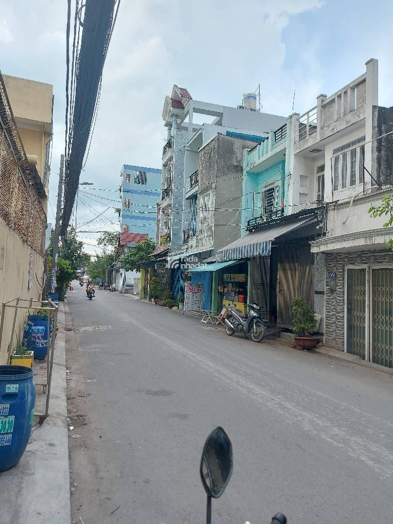 Nhà mới 100% ngay Lê văn Quưới bình trị đông A 