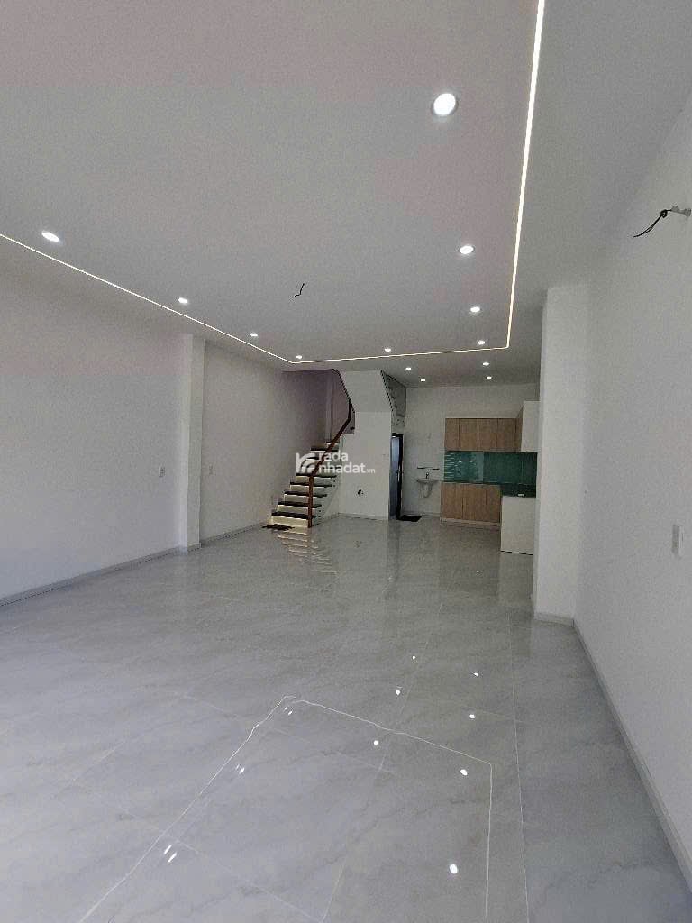 NHÀ ĐẸP  PHÙ HỢP GIA ĐÌNH Ở ĐÔNG NGƯỜI ĐÂY ĐỦ CÔNG NĂNG