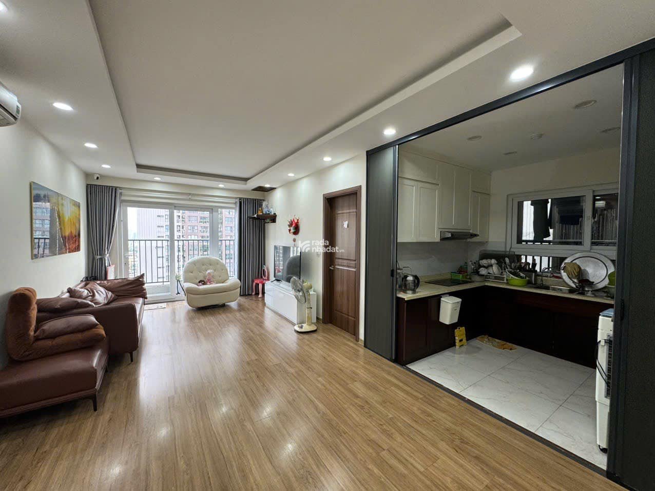 Chính chủ cần bán gấp căn hộ 3PN, 83m2 Center Point - 27 Lê Văn Lương, ban công ĐN, full nội thất