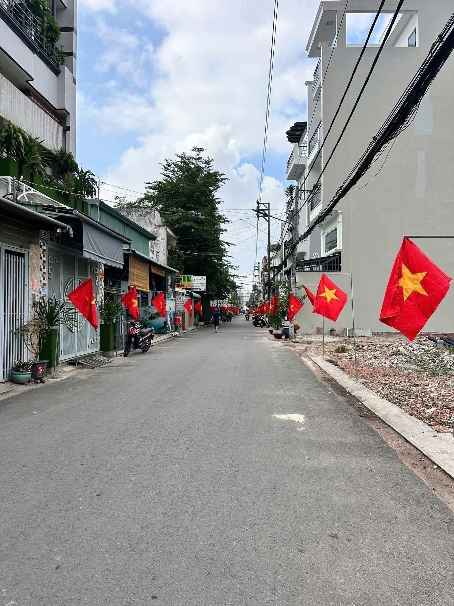 Mặt Tiền Ngay Âu Cơ - Q11,  Tân Bình - Nhà 3 Tầng BTCT - N4*16 - 4PN - Vuông A4 