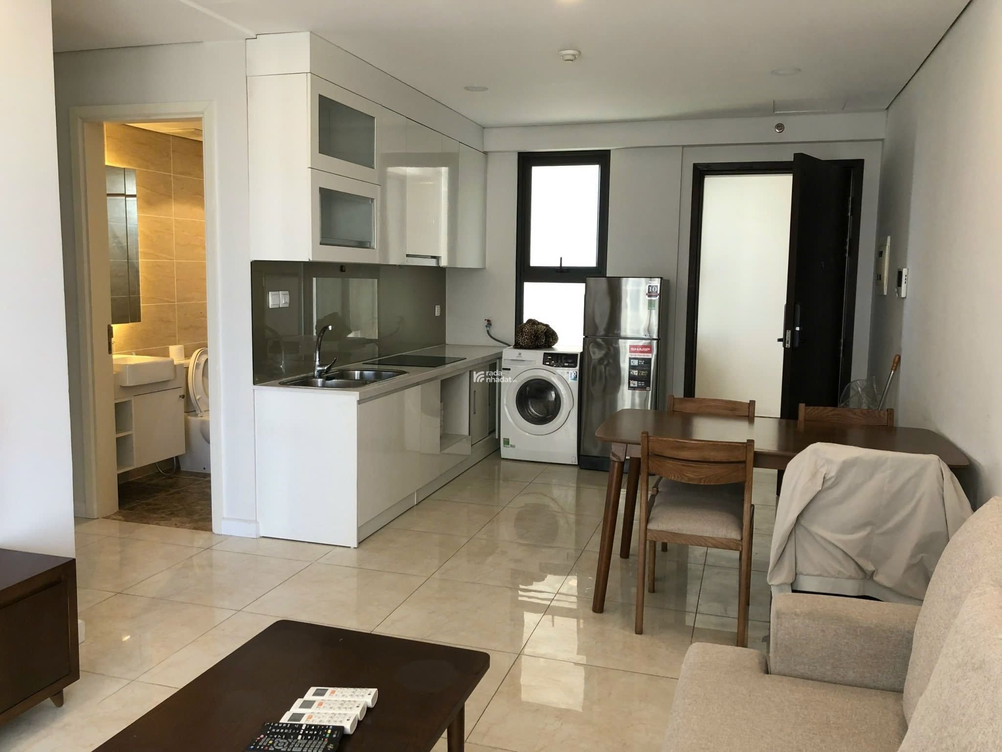 Chính chủ cần bán gấp căn hộ 2PN tại dự án chung cư cao cấp Vinhomes D'Capitale. DT 72m2 giá 5,9 tỷ