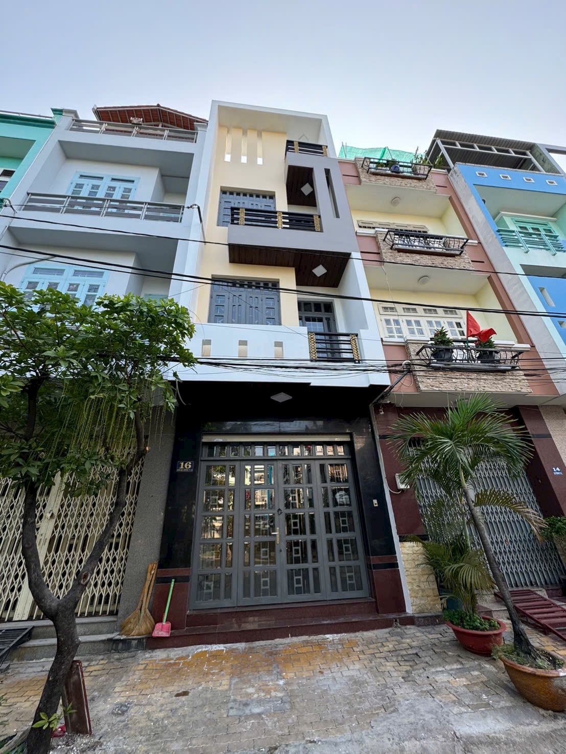 BÁN NHÀ MỚI MẶT TIỀN BÔNG SAO Q8