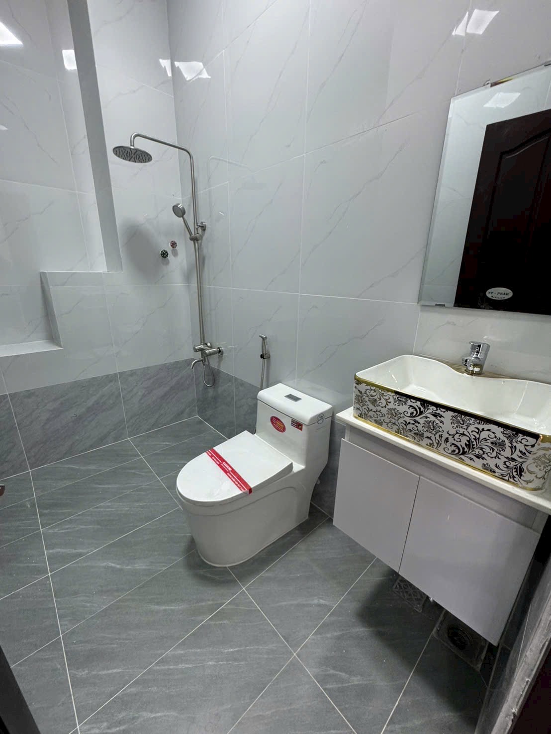 BÁN NHÀ MỚI MẶT TIỀN BÔNG SAO Q8