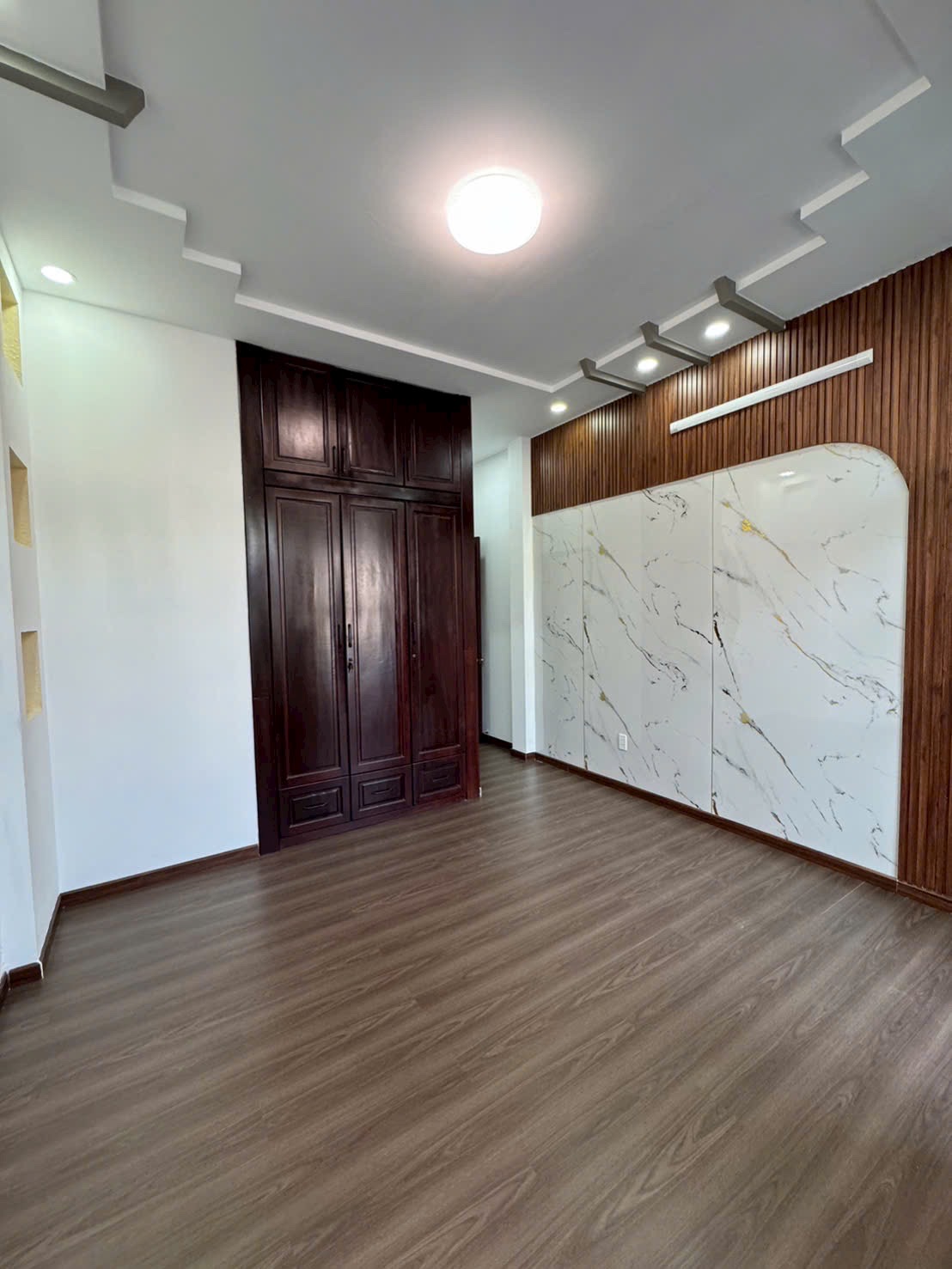 BÁN NHÀ MỚI MẶT TIỀN BÔNG SAO Q8