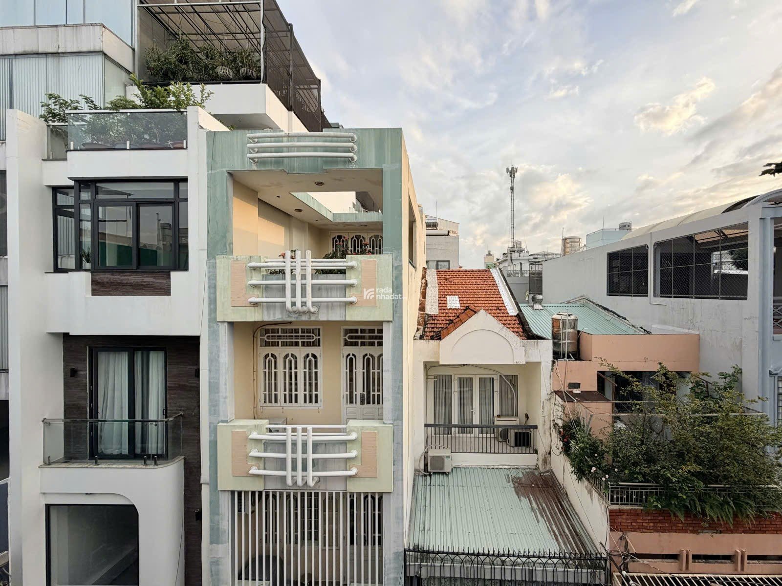 HẺM 8M OTO TRÁNH TRẦN HUY LIỆU - NHÀ 4 TẦNG KIÊN CỐ - 7 PN 8 WC - 15.2 TỶ